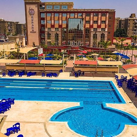 Rehana Plaza Hotel Кайро Екстериор снимка The swimming pool at the hotel